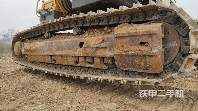 單側(cè)履帶整體(整機(jī)外觀) 單側(cè)履帶整體(整機(jī)外觀)