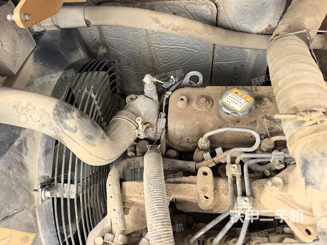 回转马达和主控阀（整机外观）