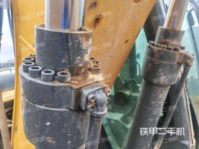 轉(zhuǎn)盤和下車架正前(工作和回轉(zhuǎn)裝置) 轉(zhuǎn)盤和下車架正前(工作和回轉(zhuǎn)裝置)