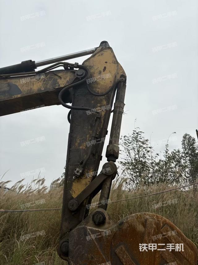 大臂油缸整體?豎拍（工作和回轉(zhuǎn)裝置）