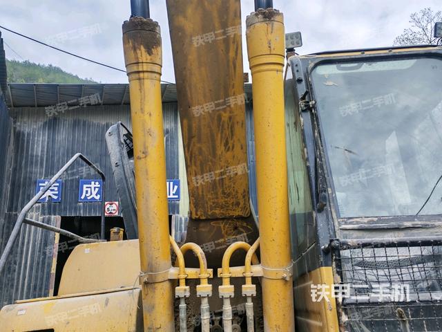 大臂油缸整體?豎拍（工作和回轉(zhuǎn)裝置）