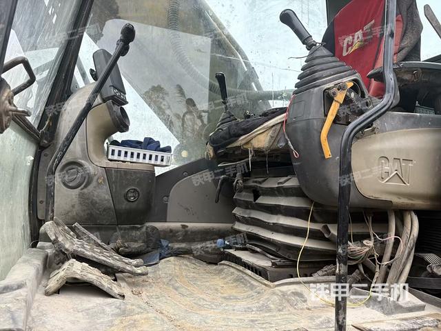 座椅左側(cè)控制臺/音響/含左手柄（駕駛室部分）