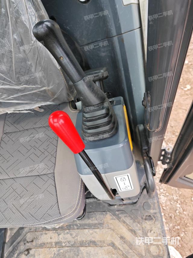 座椅左側(cè)控制臺/音響/含左手柄（駕駛室部分）