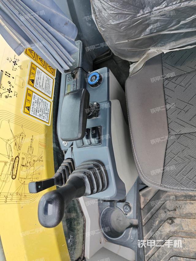 座椅右側(cè)控制臺/鑰匙門/油門/含右手柄（駕駛室部分）