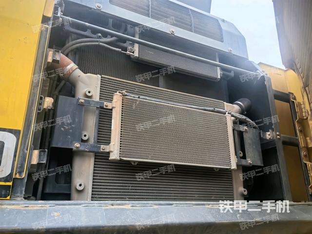 散熱器正面(大件艙室) 散熱器正面(大件艙室)
