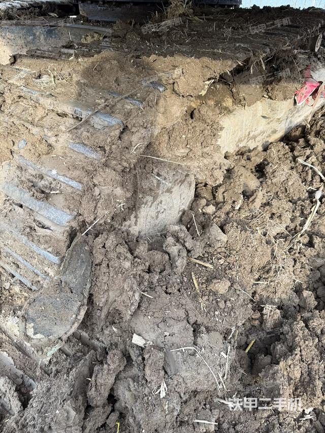 右驅(qū)動輪（行走機構(gòu)）