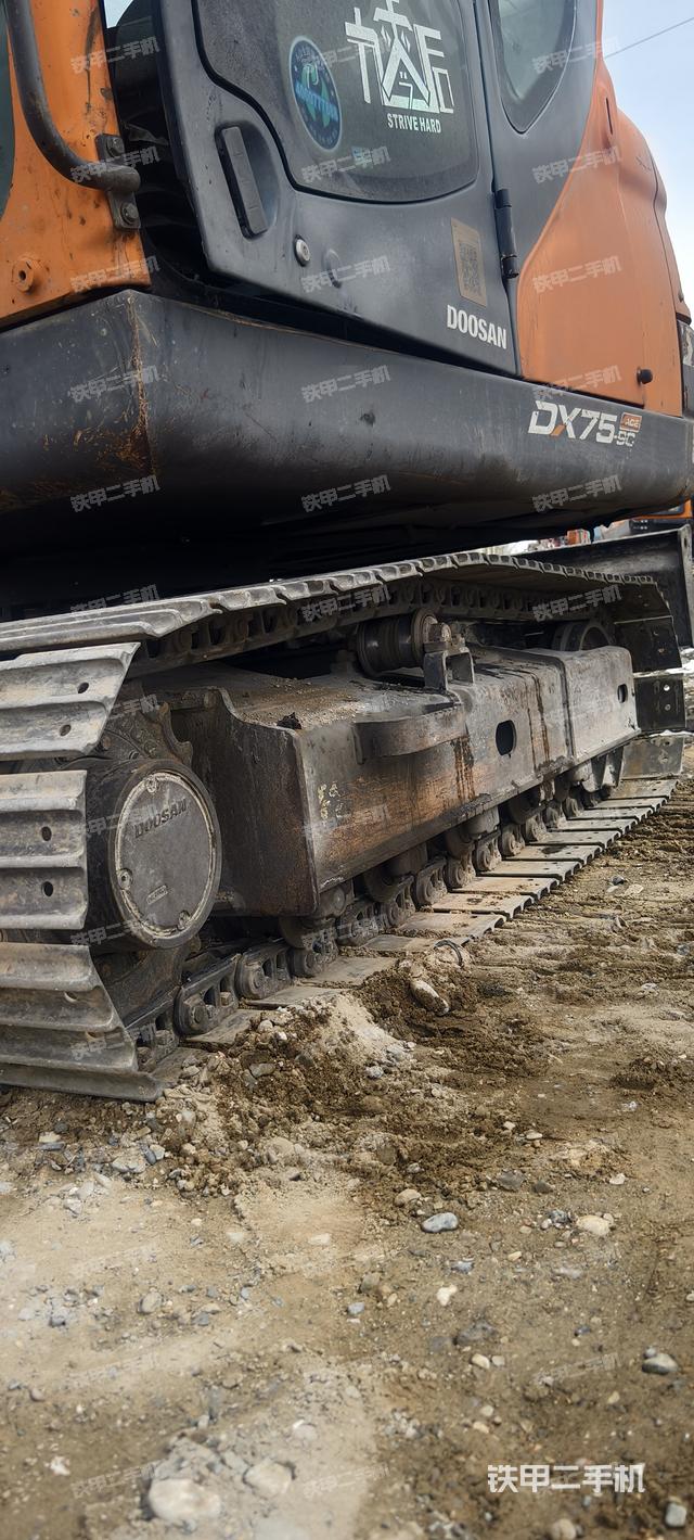 单侧履带整体（整机外观）