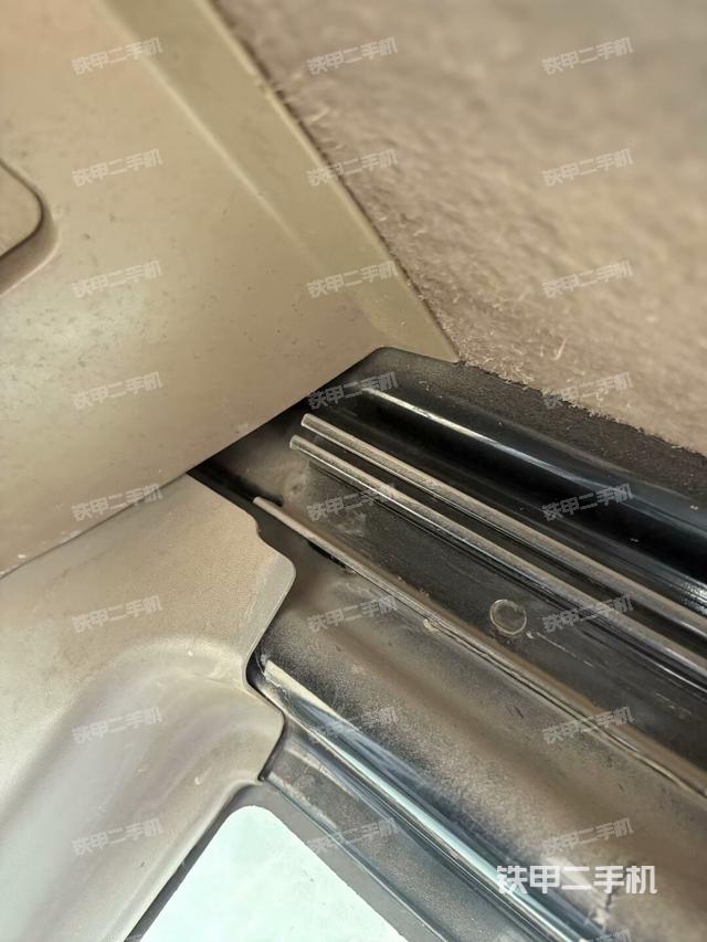 駕駛室左前45度（駕駛室部分）