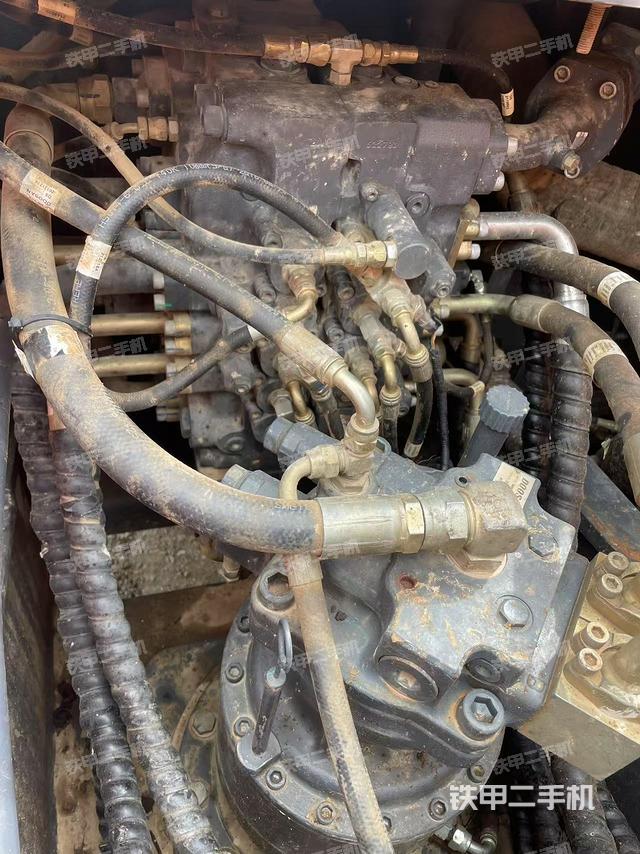 回轉(zhuǎn)馬達(dá)和主控閥（整機(jī)外觀）