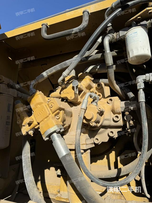 液壓泵艙室正面整體（整機(jī)外觀）