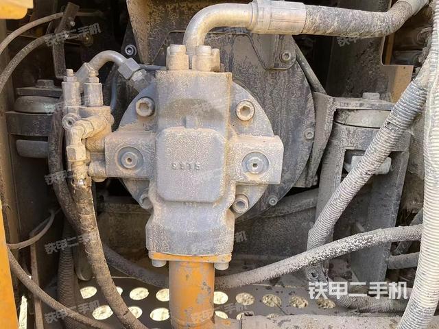 液壓泵艙室正面整體(整機(jī)外觀) 液壓泵艙室正面整體(整機(jī)外觀)