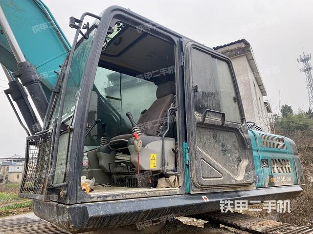 駕駛室整體（整機(jī)外觀）