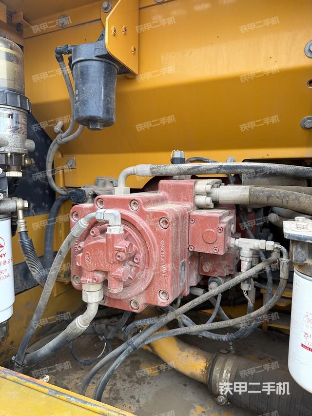 液壓泵斜45?左（大件艙室）