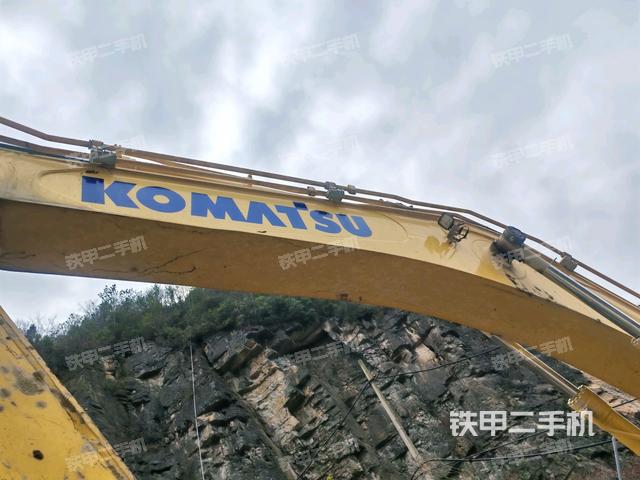 轉(zhuǎn)盤和下車架正前（工作和回轉(zhuǎn)裝置）