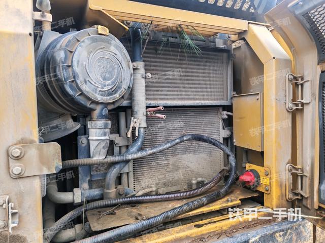 散熱器正面(大件艙室) 散熱器正面(大件艙室)