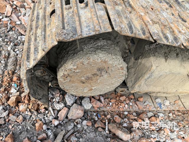 右驅(qū)動輪（行走機構(gòu)）