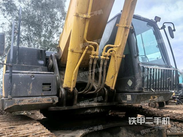 大臂油缸整體?豎拍(工作和回轉裝置) 大臂油缸整體?豎拍(工作和回轉裝置)