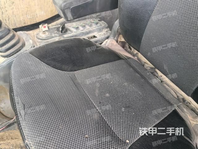 座椅右側(cè)控制臺(tái)/鑰匙門(mén)/油門(mén)/含右手柄（駕駛室部分）