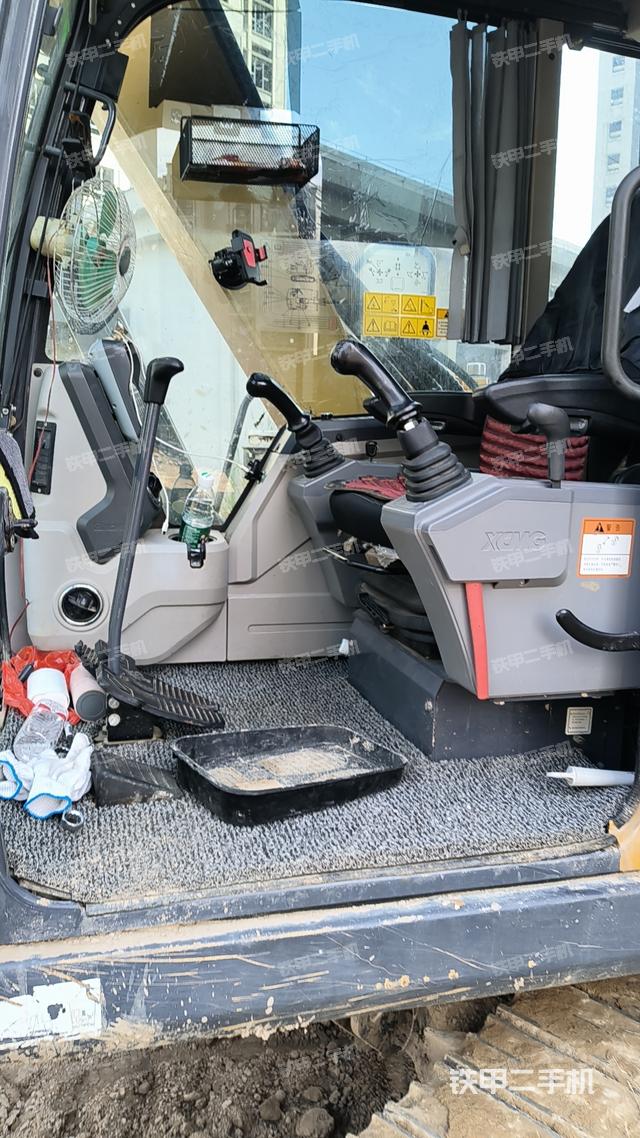 駕駛室整體（整機(jī)外觀）