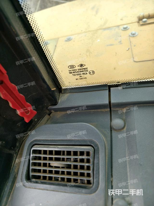 后窗玻璃角標（駕駛室部分）