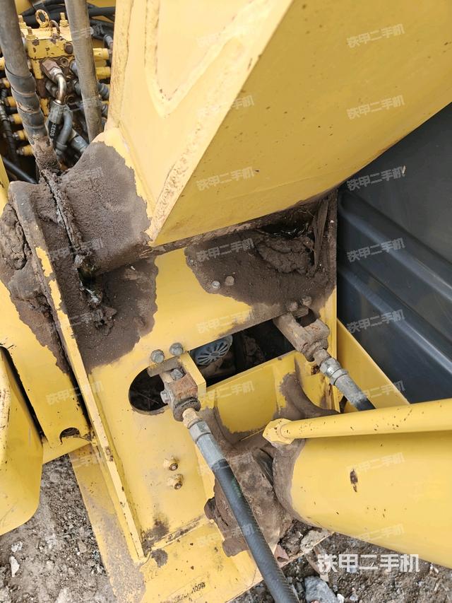 大臂根部?斜（工作和回轉(zhuǎn)裝置）