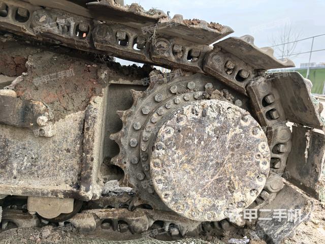 左驅(qū)動輪（行走機構(gòu)）