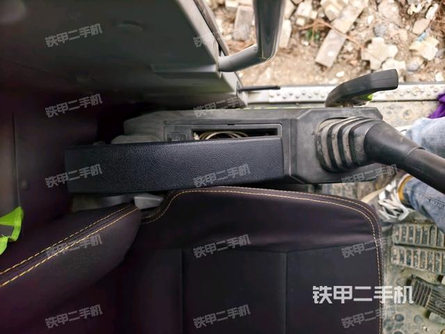 座椅左側(cè)控制臺/音響/含左手柄（駕駛室部分）