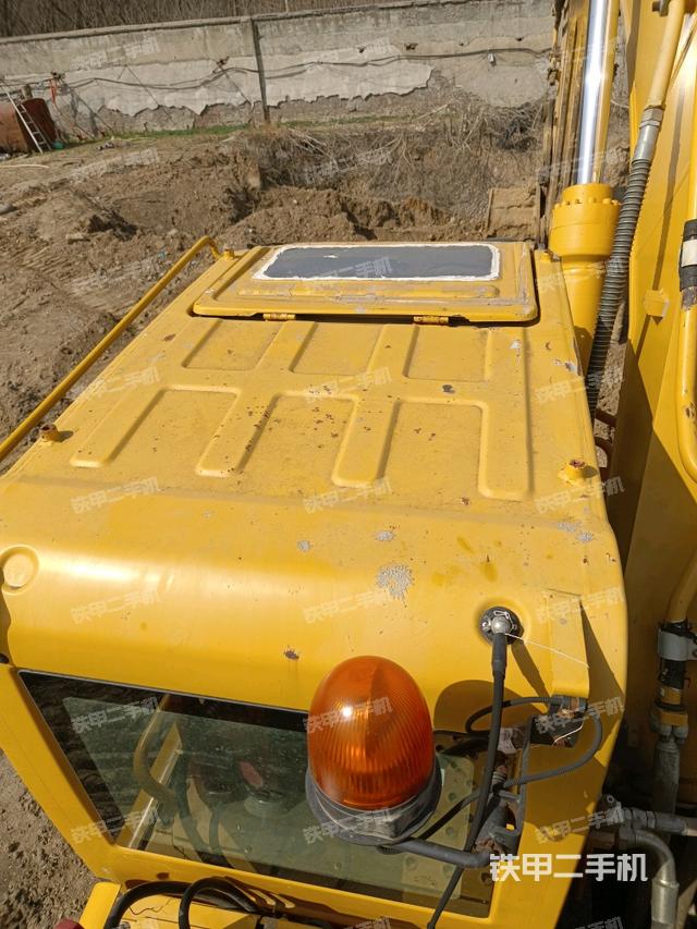 駕駛室頂部（整機外觀）