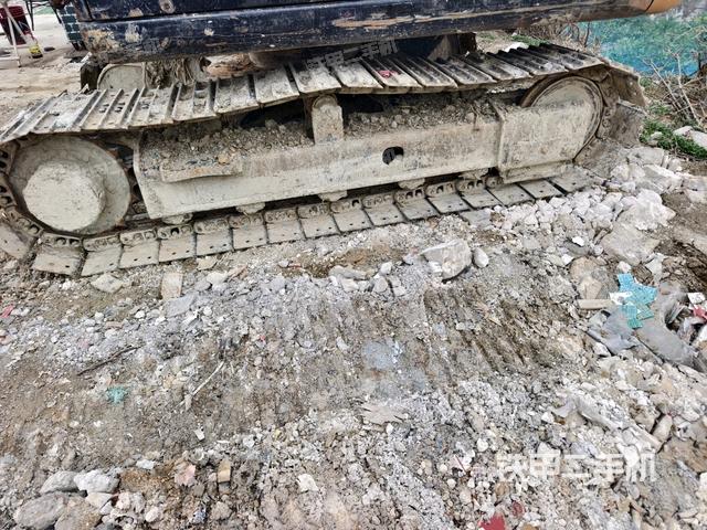 左側行走馬達蓋板（行走機構）