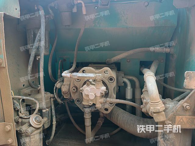 液壓泵艙室正面整體（整機(jī)外觀）