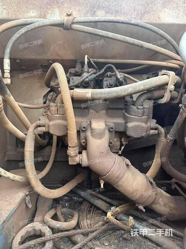 液壓泵艙室正面整體（整機(jī)外觀）