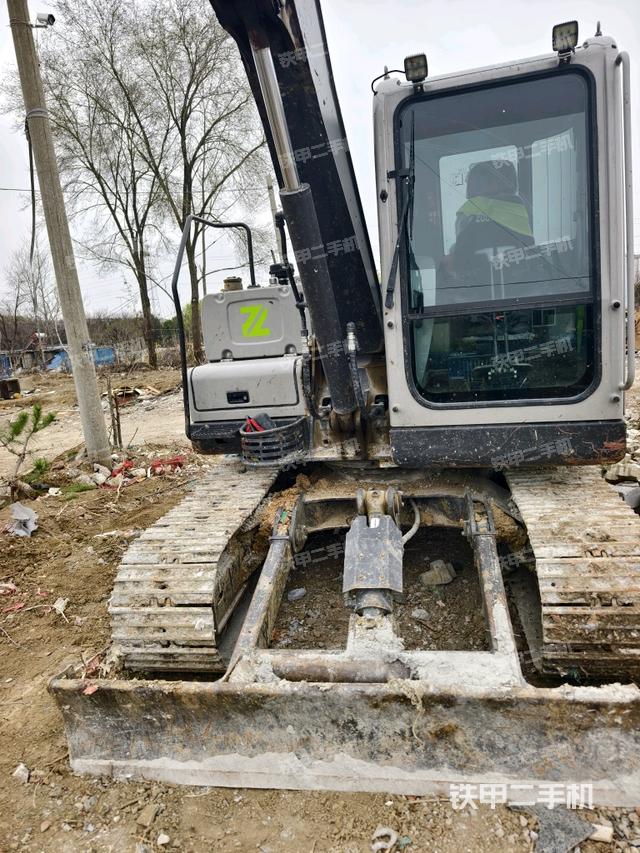 轉(zhuǎn)盤和下車架正前（工作和回轉(zhuǎn)裝置）