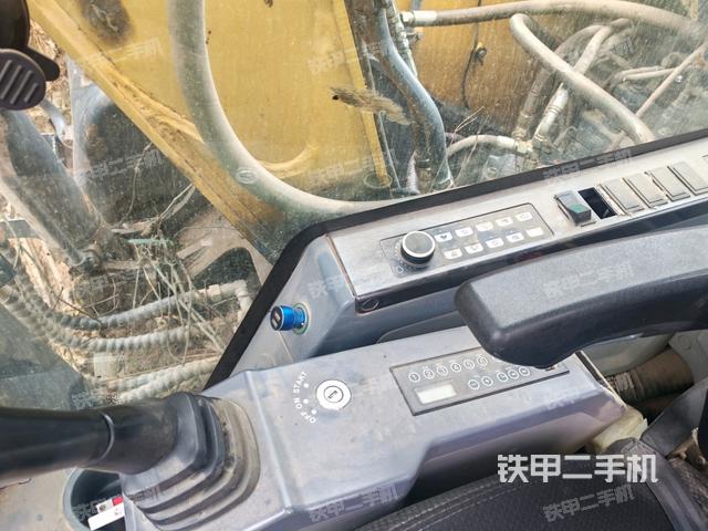 座椅右側(cè)控制臺(tái)/鑰匙門/油門/含右手柄(駕駛室部分) 座椅右側(cè)控制臺(tái)/鑰匙門/油門/含右手柄(駕駛室部分)