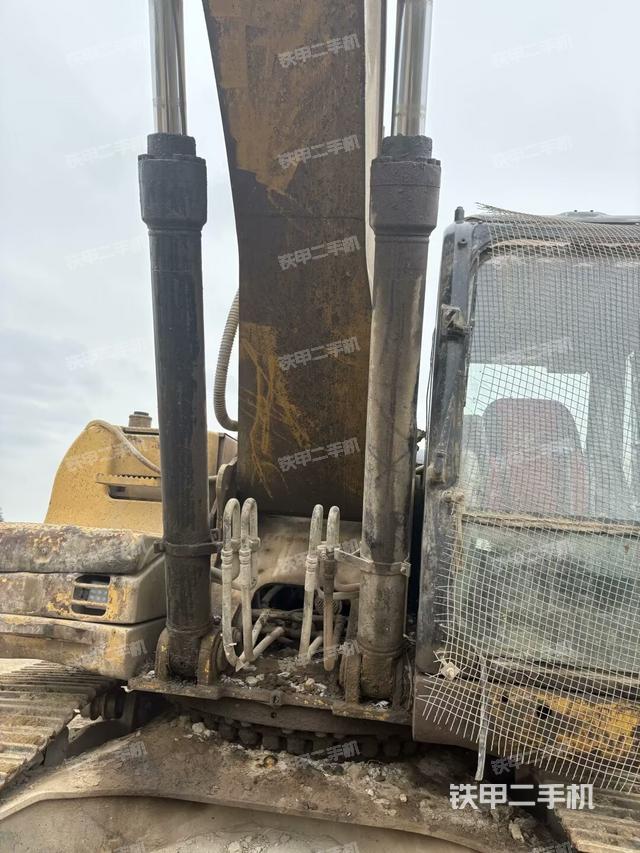 轉(zhuǎn)盤和下車架正前（工作和回轉(zhuǎn)裝置）