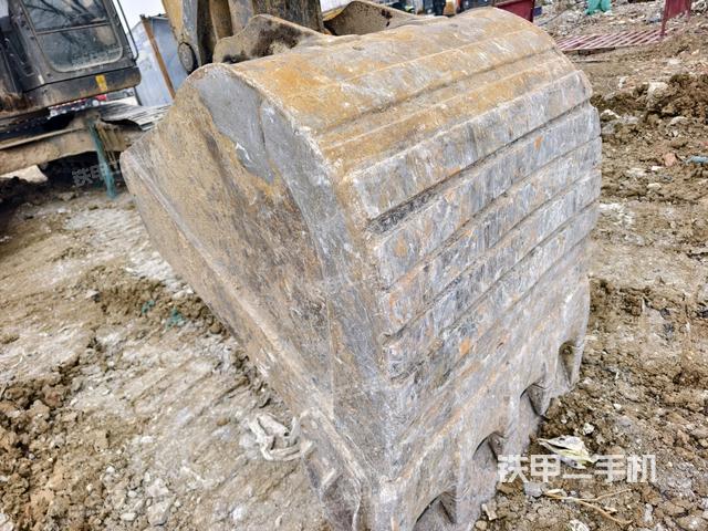 大臂油缸整體?豎拍（工作和回轉(zhuǎn)裝置）