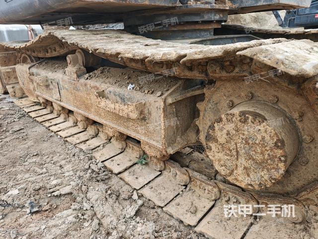 單側(cè)履帶整體(整機外觀) 單側(cè)履帶整體(整機外觀)