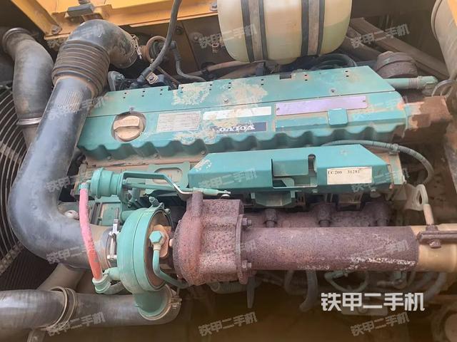 發(fā)動機(jī)整體俯視(整機(jī)外觀) 發(fā)動機(jī)整體俯視(整機(jī)外觀)