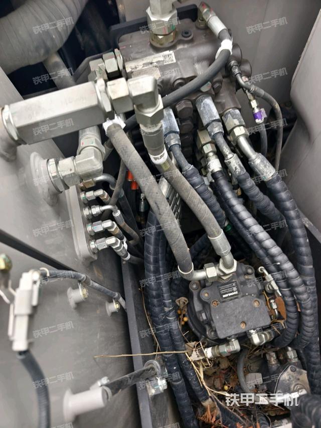 回轉(zhuǎn)馬達（上車部件）