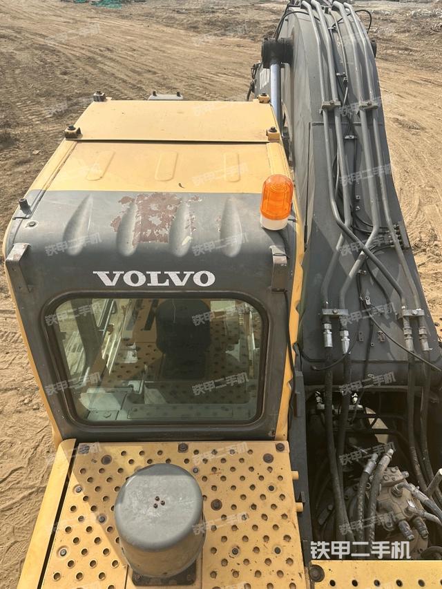 駕駛室頂部（整機(jī)外觀）