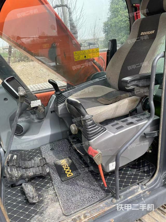 駕駛室整體（整機(jī)外觀）