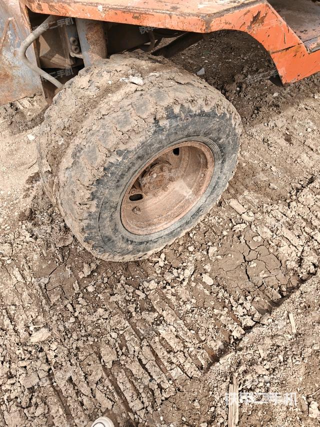 左驅(qū)動輪（行走機構(gòu)）