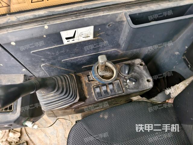 座椅右側(cè)控制臺/鑰匙門/油門/含右手柄(駕駛室部分) 座椅右側(cè)控制臺/鑰匙門/油門/含右手柄(駕駛室部分)