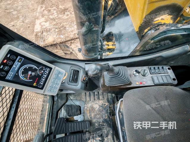 后窗玻璃角標(駕駛室部分) 后窗玻璃角標(駕駛室部分)