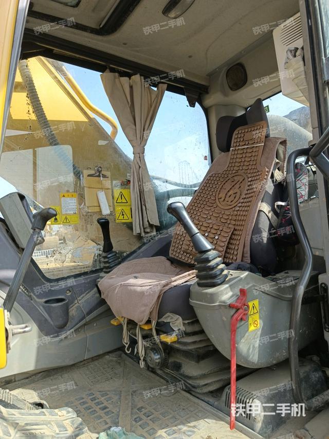 駕駛室整體（整機外觀）