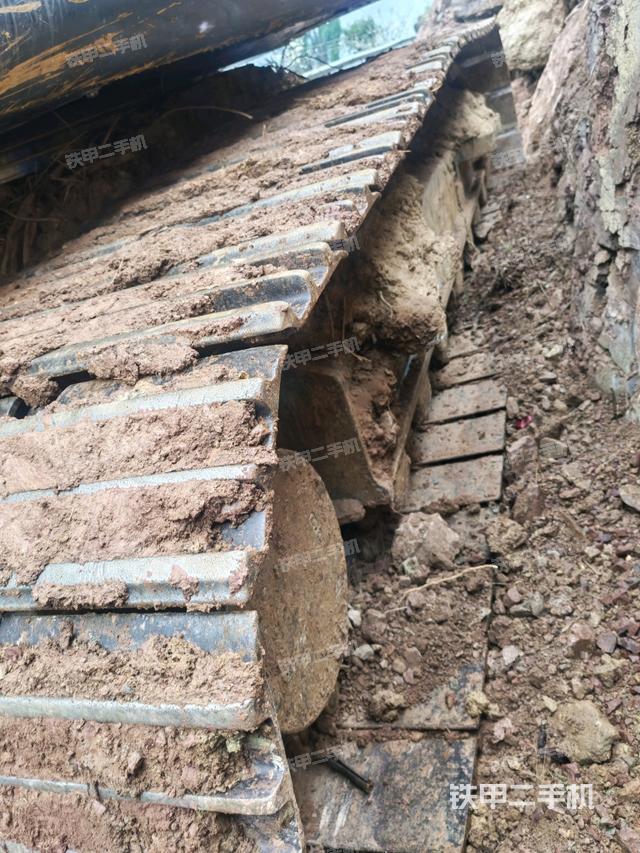 右側(cè)履帶整體(行走機(jī)構(gòu)) 右側(cè)履帶整體(行走機(jī)構(gòu))