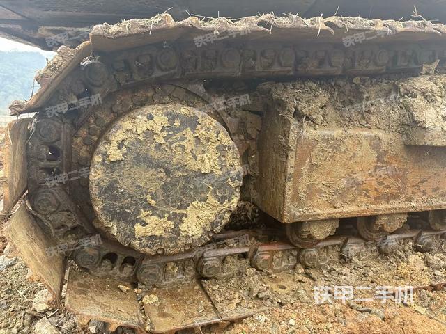 單側(cè)履帶整體(整機外觀) 單側(cè)履帶整體(整機外觀)