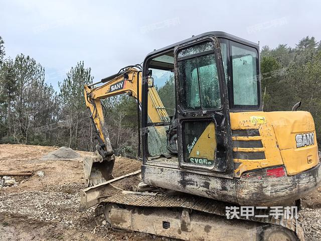 驾驶室顶部（整机外观）