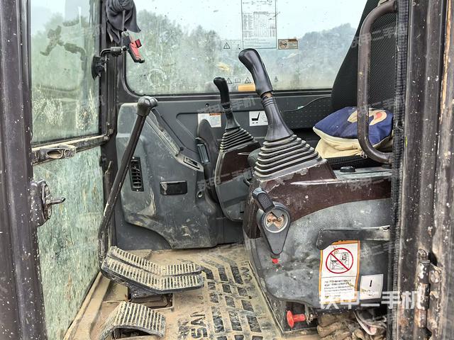 驾驶室整体（整机外观）