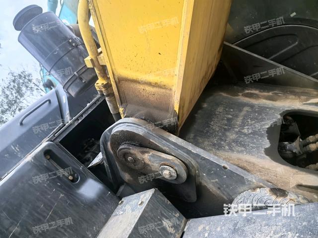 大臂根部?斜視(工作和回轉裝置) 大臂根部?斜視(工作和回轉裝置)