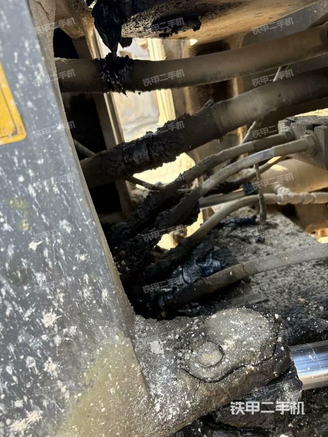 車架鉸接（液壓/傳動(dòng)系統(tǒng)）